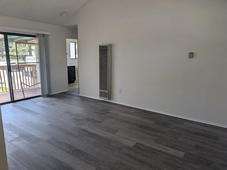 5166 Dunbar Dr #D — Photo 3