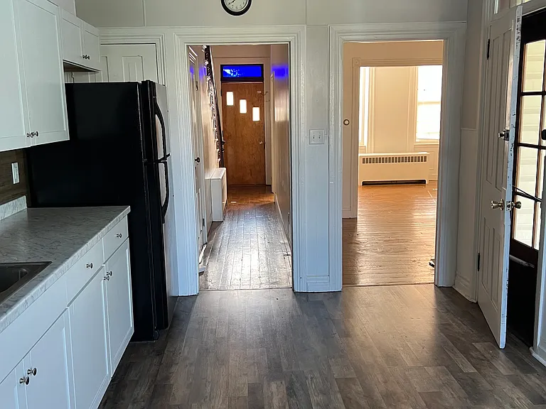 122 N Main St — Photo 9