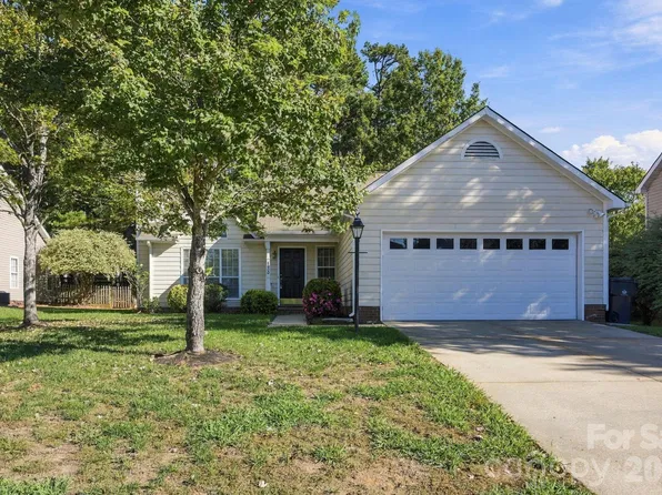 4000 Huntmeadow Dr, Charlotte, NC 28269