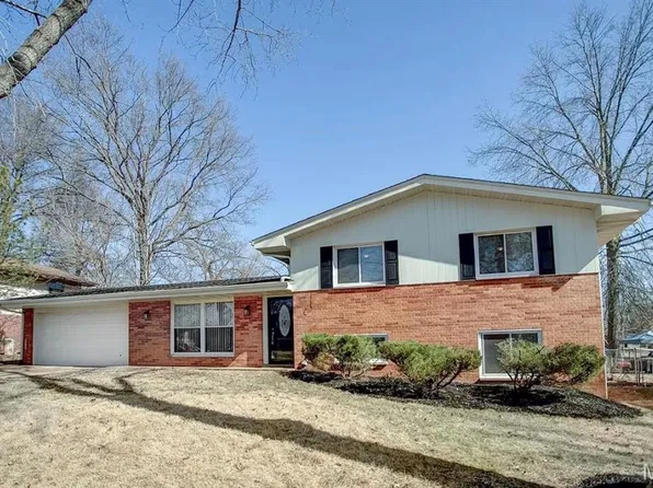 824 English Ln, Belleville, IL 62223