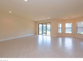 2945 Azure Bay Ct, Naples, FL 34119