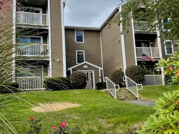 3 Marc Dr APT 3C, Plymouth, MA 02360