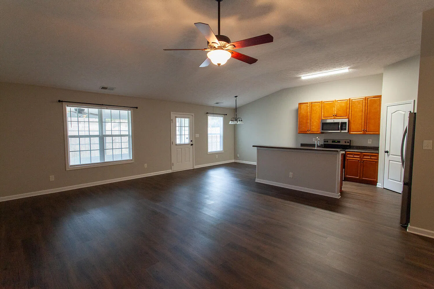 3 bed, 2.0 bath, 1500 sqft, $1,995 — Photo 4
