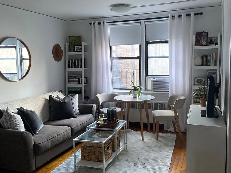 305 W 18th St #5G — Photo 2