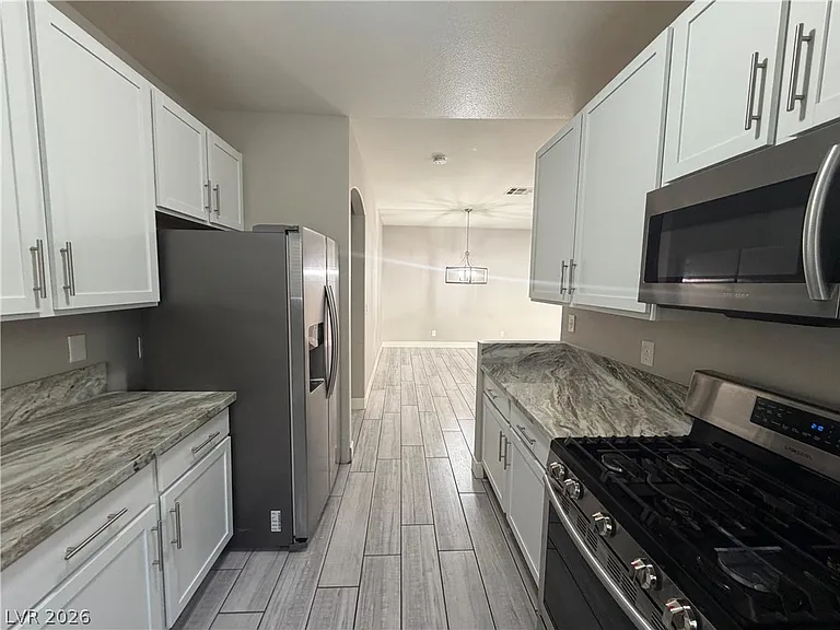 1900 N Torrey Pines Dr #105 — Photo 5