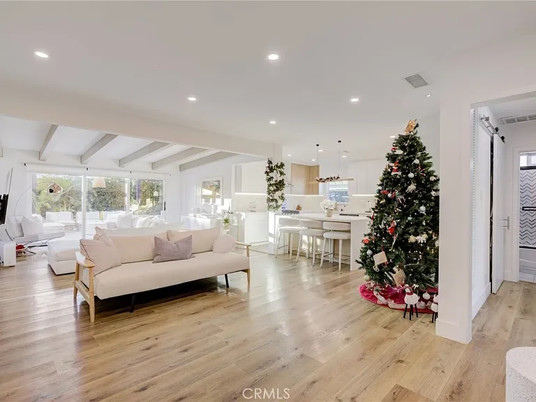 8161 Encino Ave — Photo 33