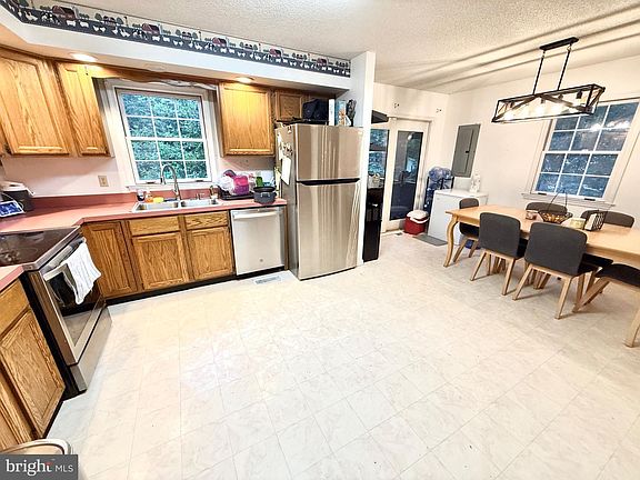 4th image of 30772 River Rd