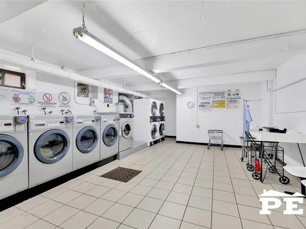 2425 Haring Street image 27 of 28