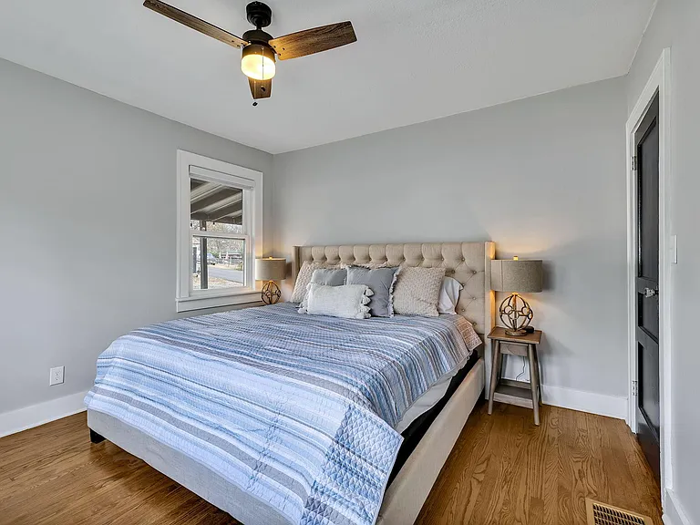 335 Dupont Ave — Photo 26