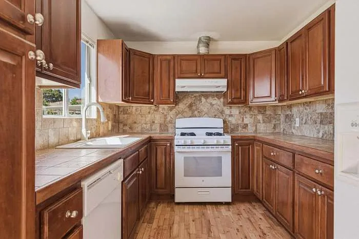 1048 Hamilton Ave — Photo 5