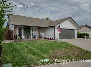 1318 Andy Griffith Dr, Grants Pass, OR 97527