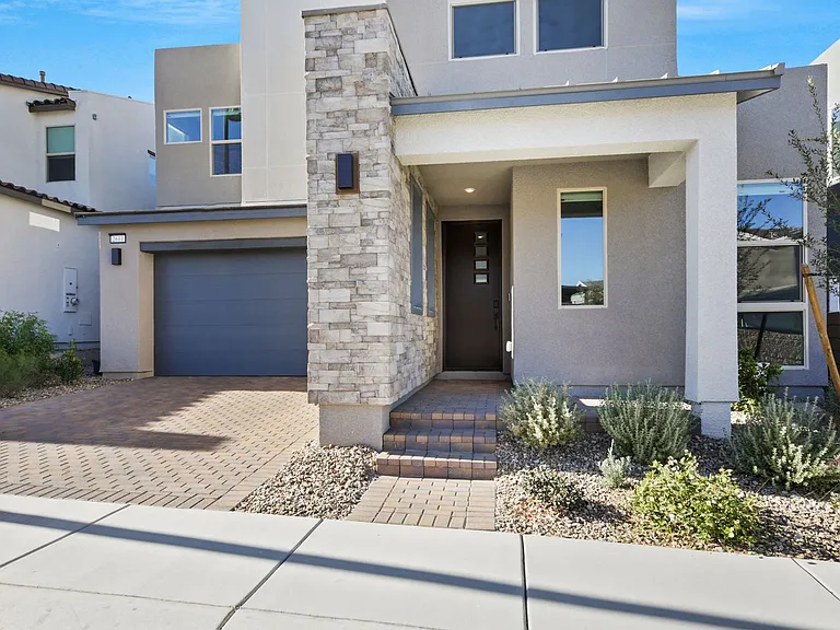 2611 Chance Canyon St — Photo 2