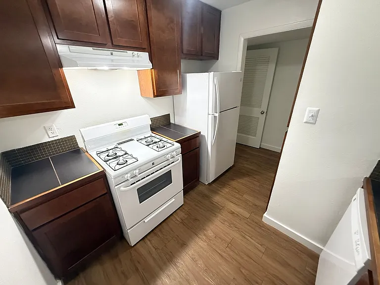 Lorrain Apartments — Photo 10