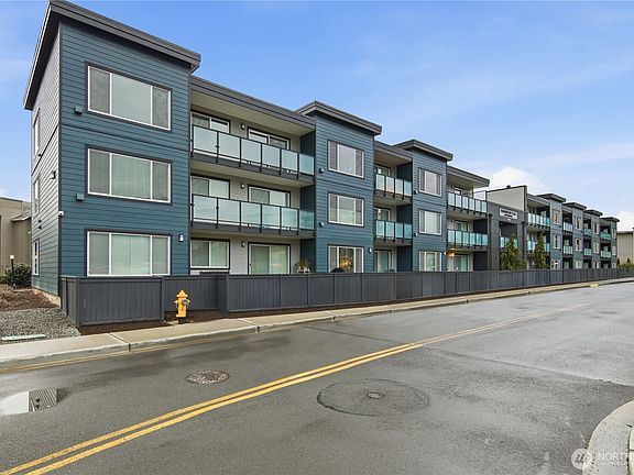 3rd image of 1175 Harrington Place NE #313