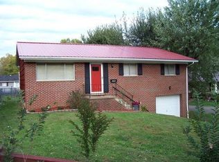 314 Caroline Dr, Hurricane, WV 25526