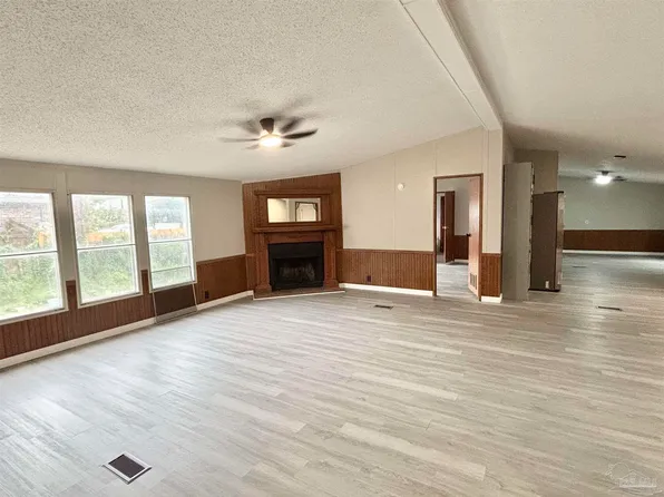 1816 Saint Mary Dr, Gulf Breeze, FL 32563