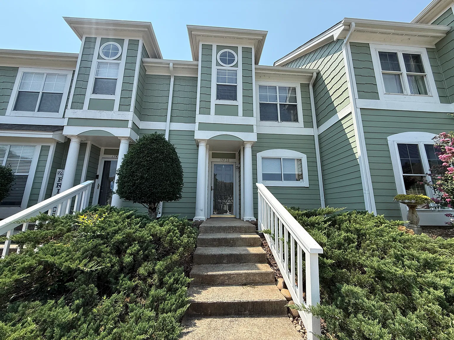 2 bed, 1.5 bath, 1092 sqft, $1,550 — Photo 3
