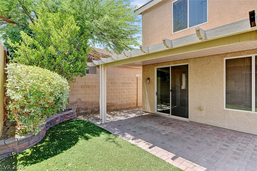 5 bed, 3.0 bath, 2260 sqft, $2,495 — Photo 3