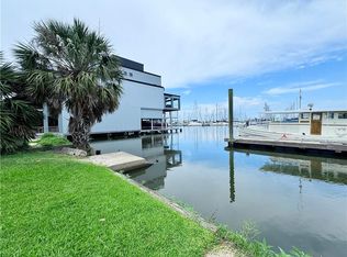 7690 Breakwater Dr, New Orleans, LA 70124