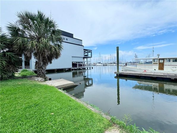 7690 Breakwater Dr, New Orleans, LA 70124
