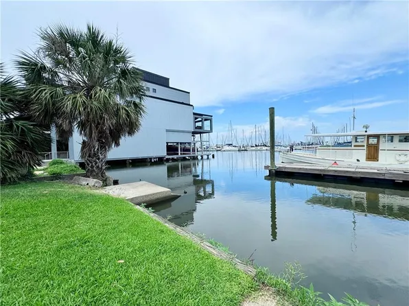 7690 Breakwater Dr, New Orleans, LA 70124