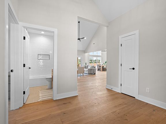 4th image of 35 Crest Ridge Ct