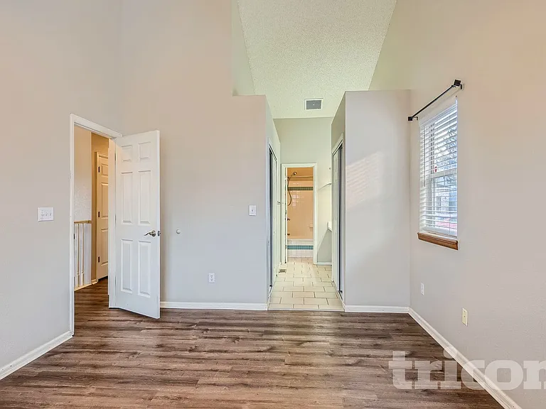 995 Cobblestone Dr — Photo 9