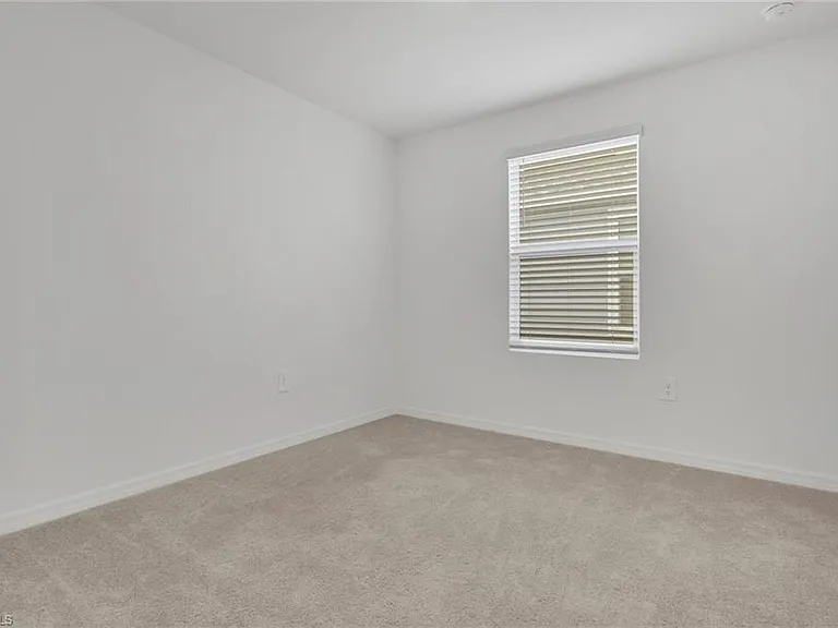 19550 Fairhill Ct — Photo 25