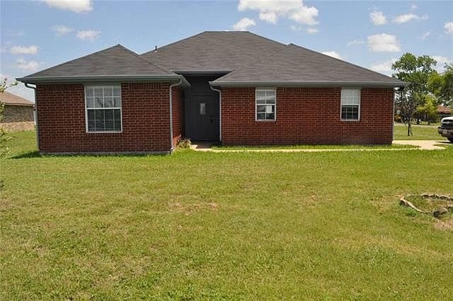 1st image of 215 Bluebonnet Ln
