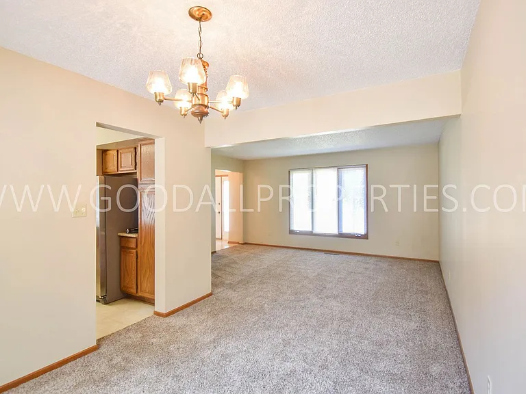 1104 Prairie View Dr — Photo 7