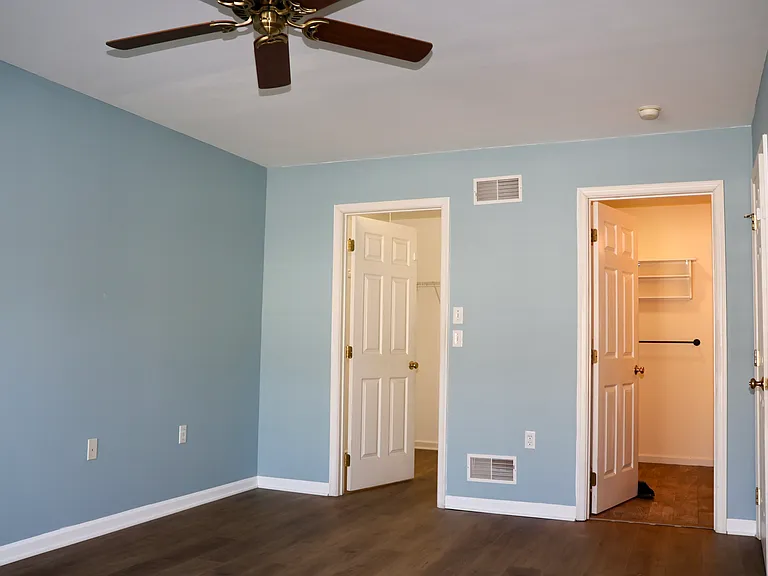 44 Courtyard Dr — Photo 27