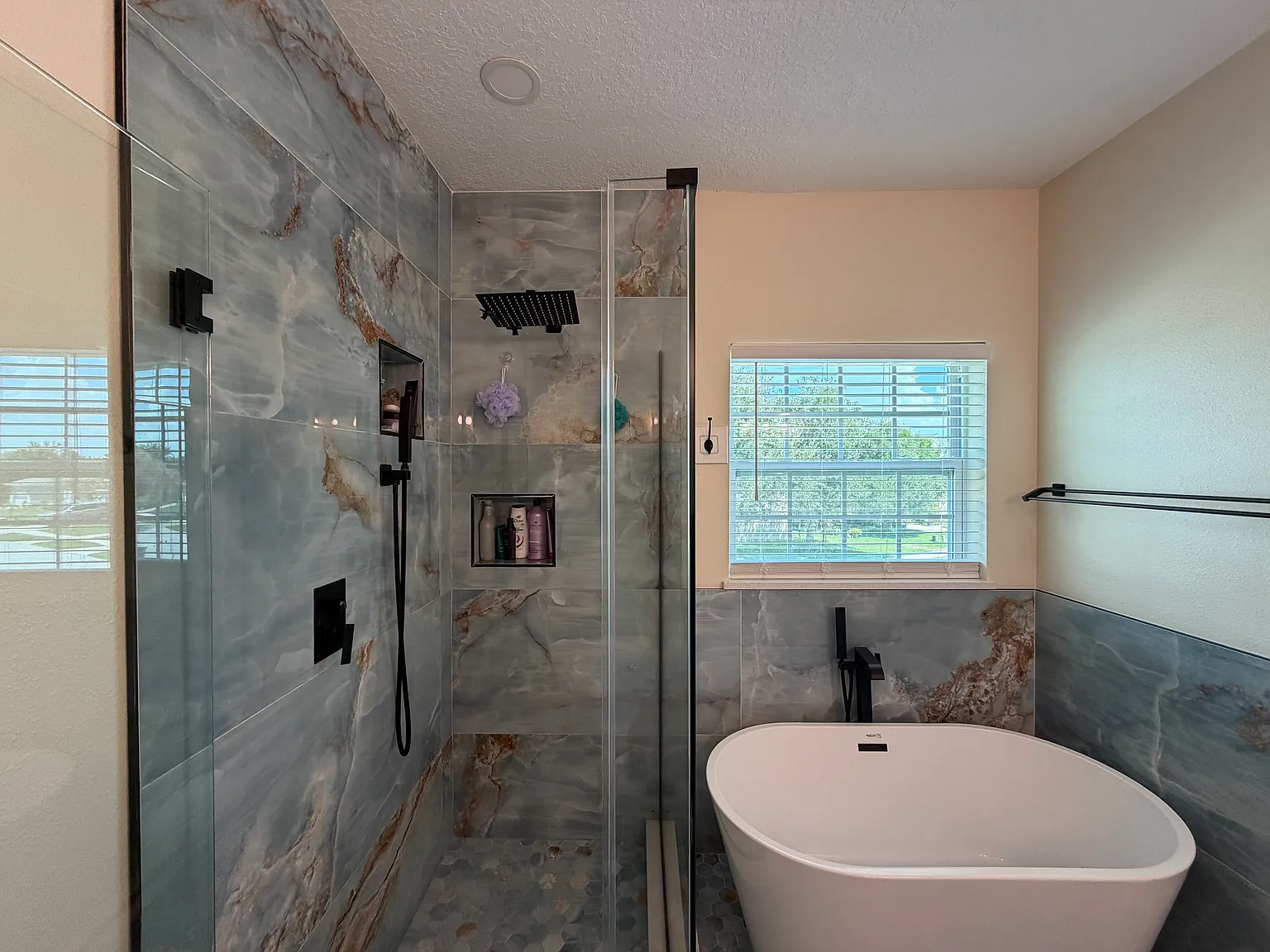 3 bed, 1950 sqft, $3,500 — Photo 3