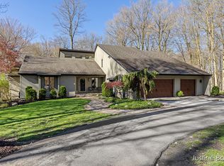 9755 Ravine Ridge Dr SE, Caledonia, MI 49316