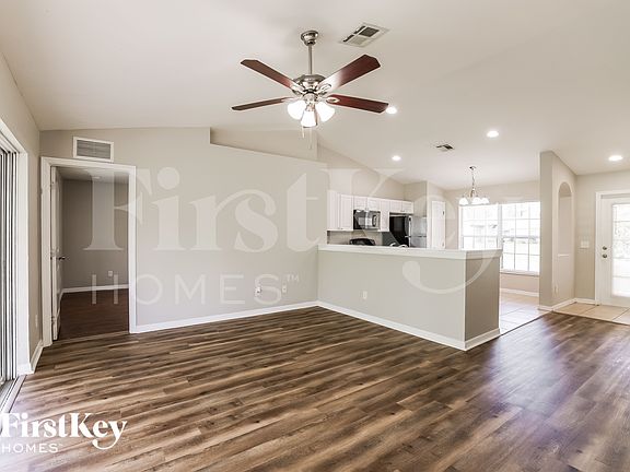 5th image of 915 Kanuga St E