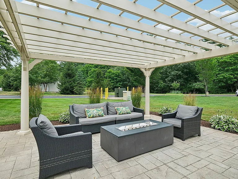 46-web-or-mls-Princeton Way-1207-901