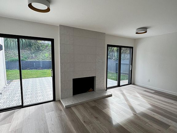 4th image of 3237 Villanova Ave