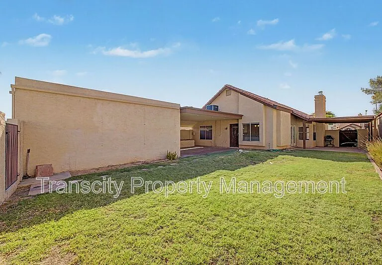 1825 E Secretariat Dr — Photo 15