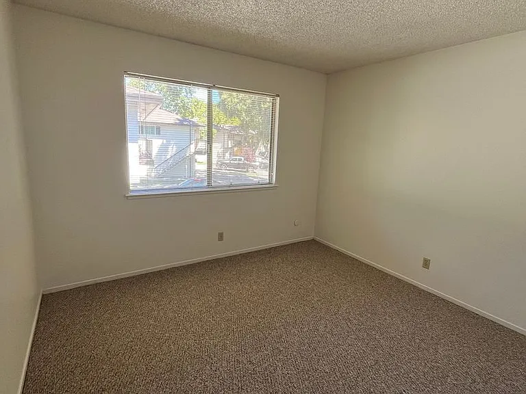 1703 Donner Ave #3 — Photo 10