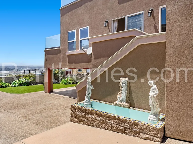 2940 Columbia St — Photo 68