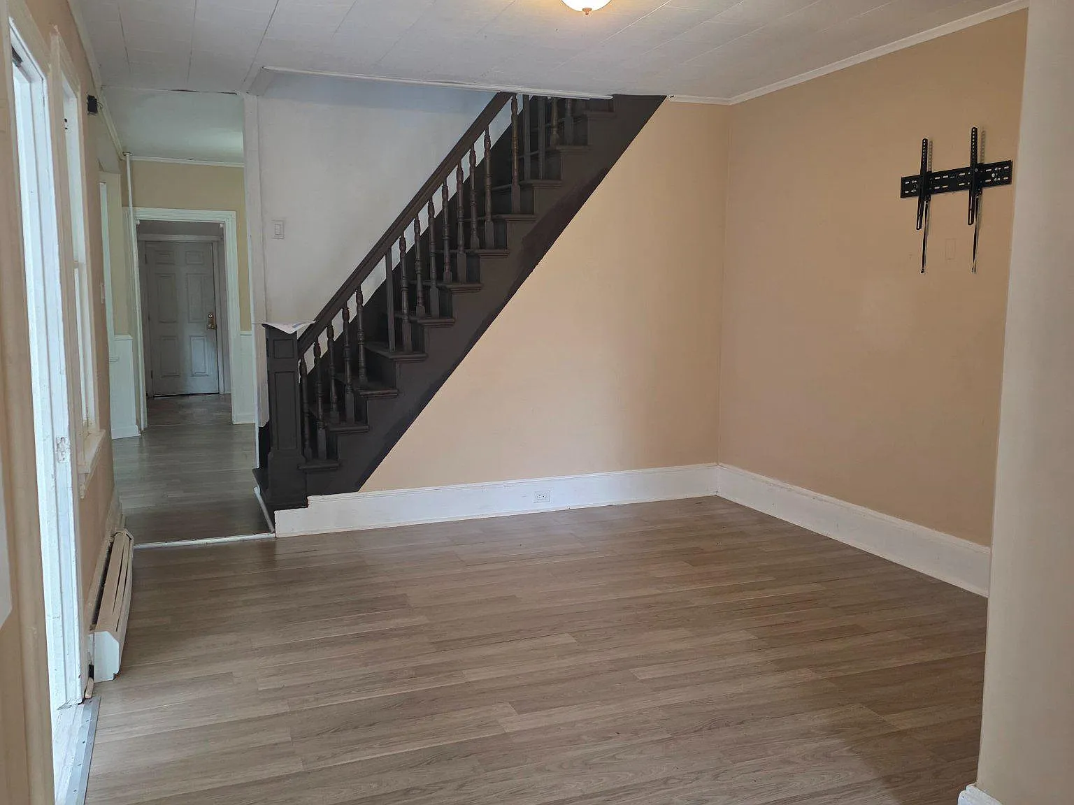 4 bed, 1.5 bath, 1423 sqft, $1,850 — Photo 3