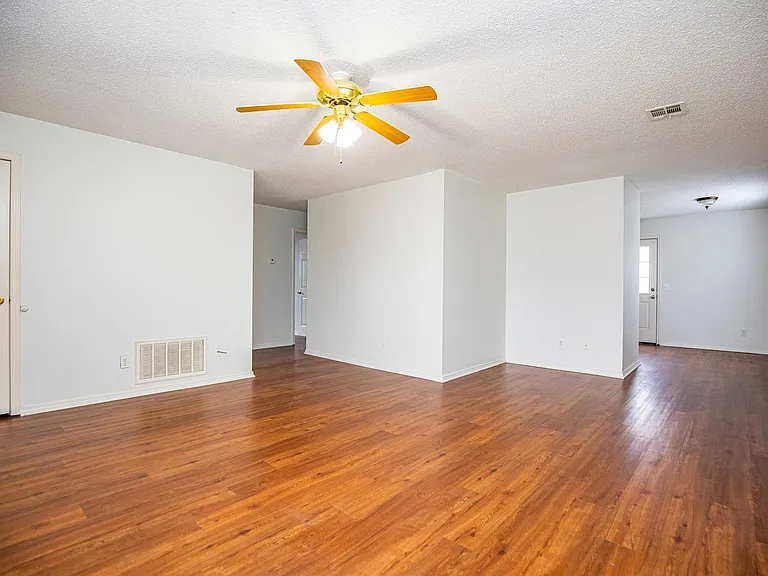 2513 SE 4th St — Photo 5