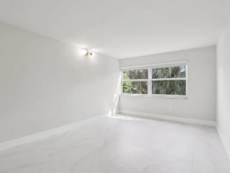 The Oaks Apartments — Photo 58
