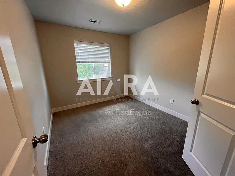 291 E Grace Ln — Photo 30