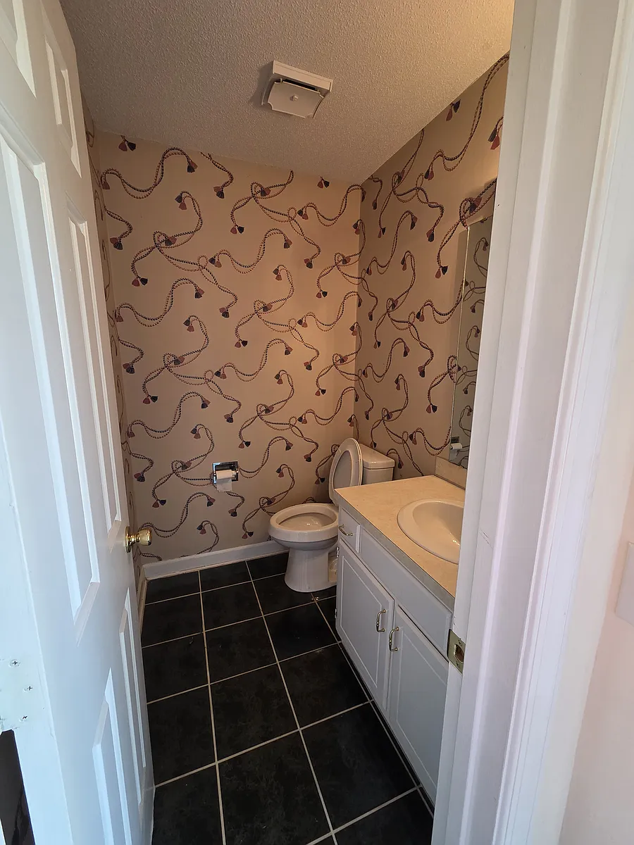 Building Photo - 1861 Quail Ridge Rd #F