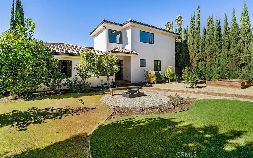 Building Photo - 5541 Matilija Ave
