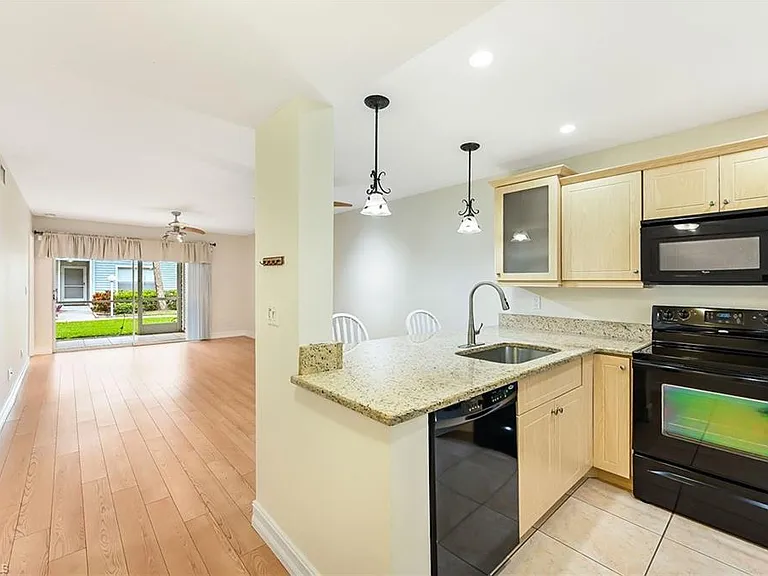 1933 Courtyard Way #D-103 — Photo 8