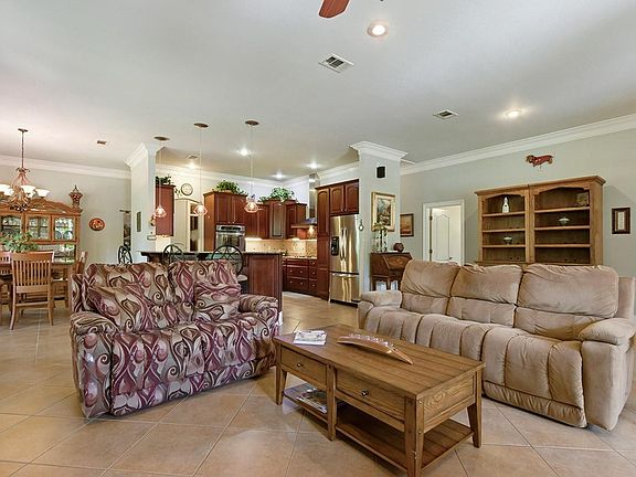 4th image of 16 N Hill Dr W