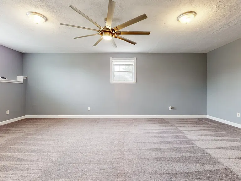 1504 Potter Dr — Photo 24