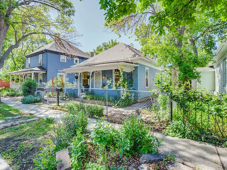 421 E Saint Vrain St — Photo 5