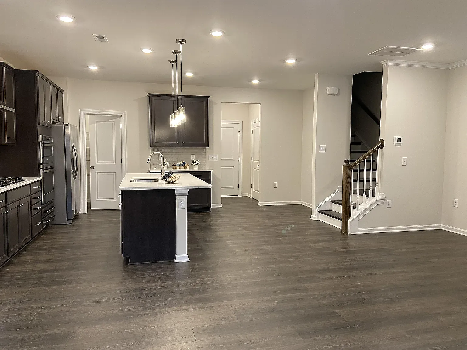 3 bed, 2.5 bath, 1936 sqft, $2,250 — Photo 3